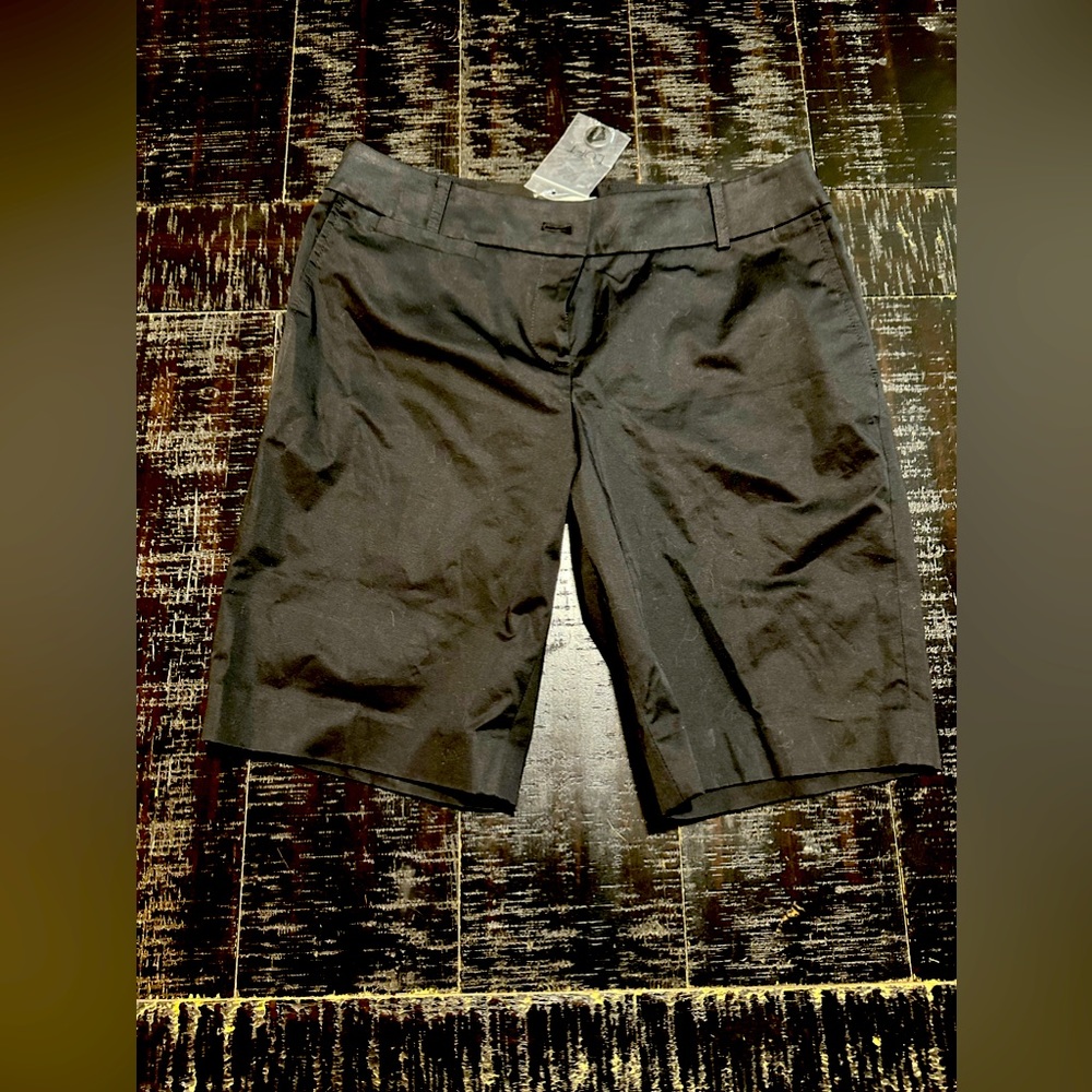 NWT Ann Taylor LOFT flat front black Bermuda shorts 6